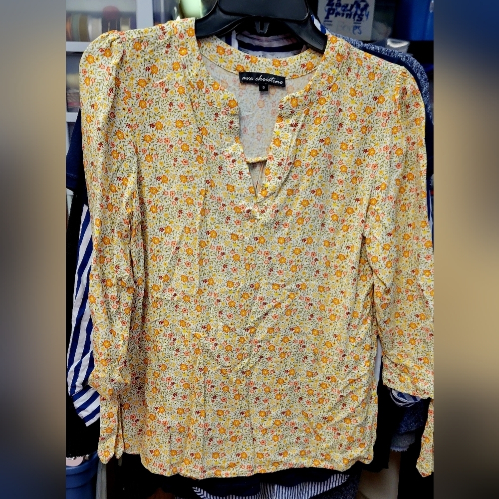 ava christine Pale Yellow & Orange Floral V-Neck 3/4 Sleeve Top Small